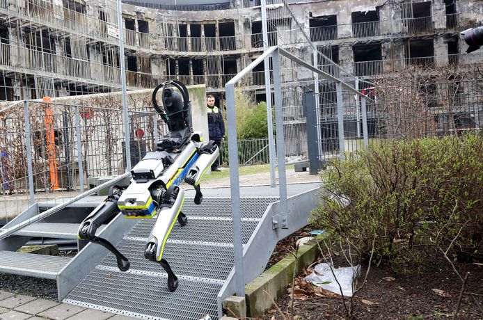 De RoboDog zal worden ingezet om het afgebrande appartementencomplex in Essen te doorzoeken