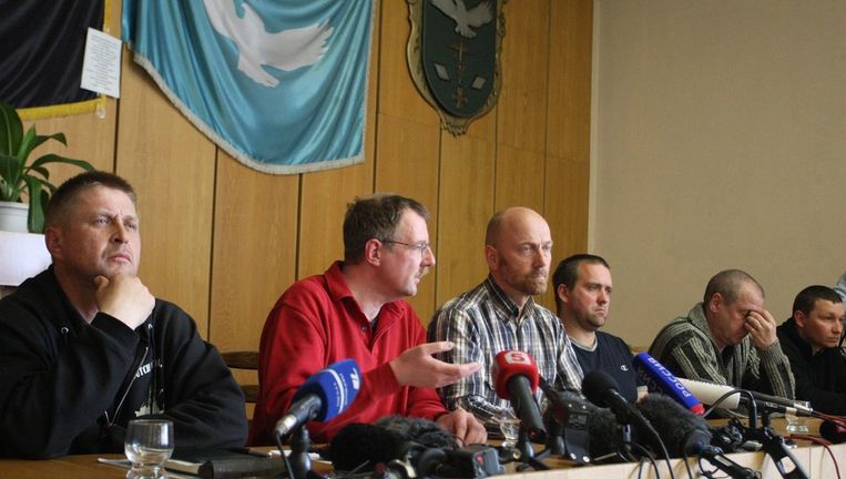 De OVSE-waarnemers, onder wie vier Duitsers, werden vorige week gevangengenomen door pro-Russische separatisten in de Oost-Oekraïense stad Slovjansk. Beeld afp