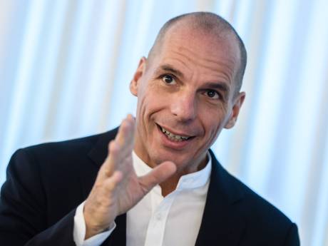 L'ancien ministre grec des Finances, Yanis Varoufakis, agressé en rue
