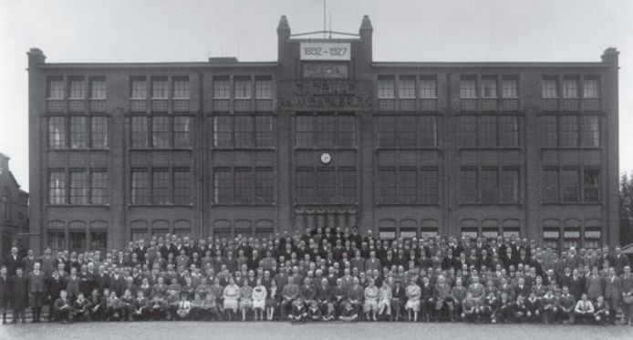 Het personeel van Gazelle bij het 35-jarig bestaan in 1927.