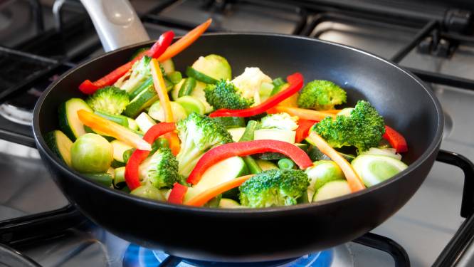 Zo slecht is koken op gas: kinderen lopen meer risico op luchtwegaandoeningen