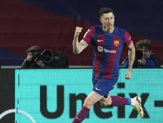 Na avond vol blunders: Barcelona zet scheve situatie recht dankzij hattrickheld Lewandowski tegen tienkoppig Valencia 