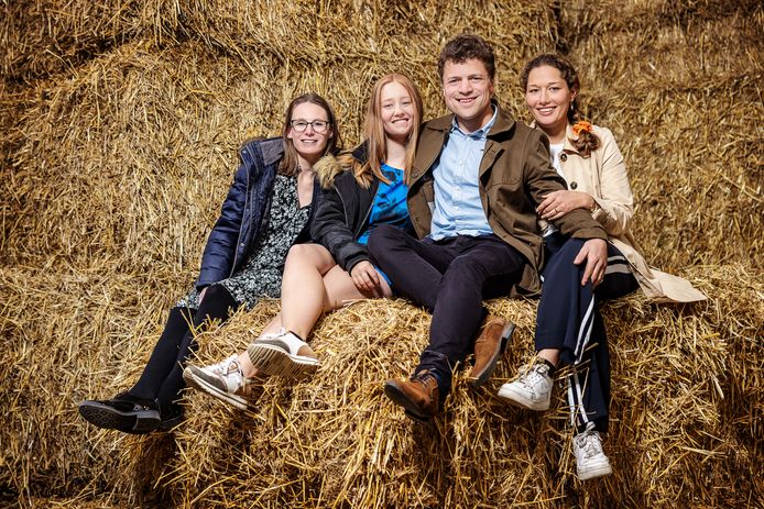 Boer Cyriel koos voor Laura, Chloé en Els.