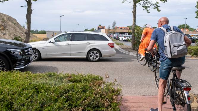 Komst supermarkten in Duinstraat zorgt voor verkeersproblemen, PvdA/Gl wil snel actie  