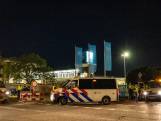 ME beëindigd boerenprotest in Zwolle: boer springt in sloot