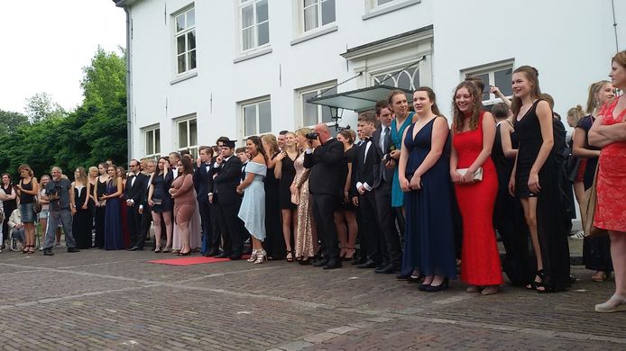 Het gezelschap van 87 geslaagden is haast compleet