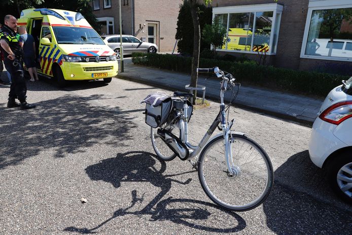 In Milsbeek is dinsdagmiddag een fietser aangereden.