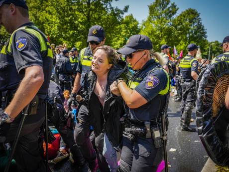 Keihard rapport Amnesty: ‘Politie gaat veel te ver in aanpak demonstranten’