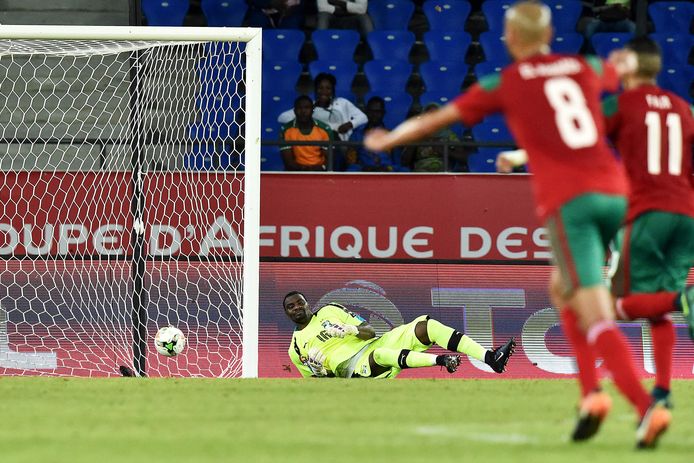 Ivory Coast's goalkeeper Sylvain Gbohouo concedes a goal during the 2017 Africa Cup of Nations group C football match between Morocco and Ivory Coast in Oyem on January 24, 2017. / AFP PHOTO / ISSOUF SANOGO