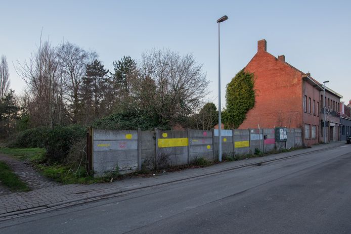 De stad Poperinge gaat over tot onteigening om het dorpsplein voor Abele te kunnen helpen realiseren.