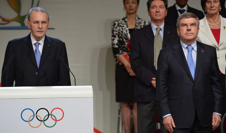 Jacques Rogge draagt het voorzitterschap van het IOC over aan Thomas Bach, op 10 September 2013. Beeld EPA