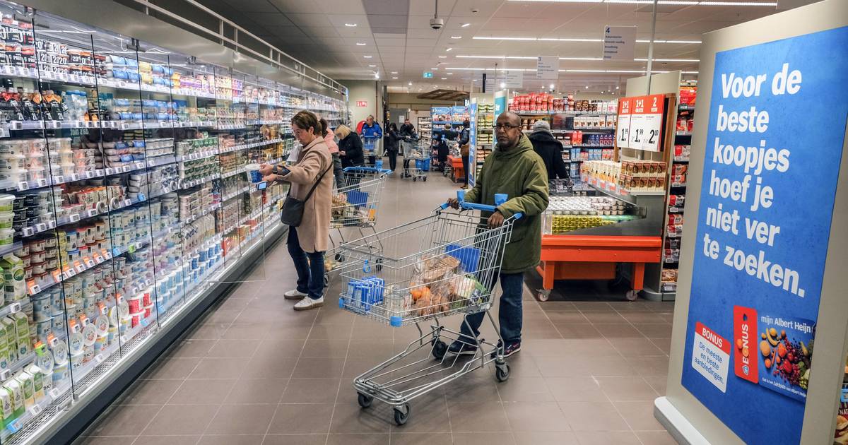 Albert Heijn distribution center employees strike empty shelves and threaten |  Economy
