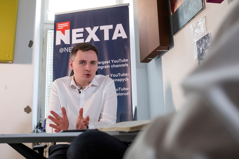 Stepan Poetsilo op het kantoor van Nexta in Warschau. Beeld REUTERS