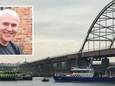 Politieduikers zochten onder de brug bij Nieuw-Vossemeer naar stoffelijke resten van de vermiste Belgische loodgieter Johan van der Heyden.