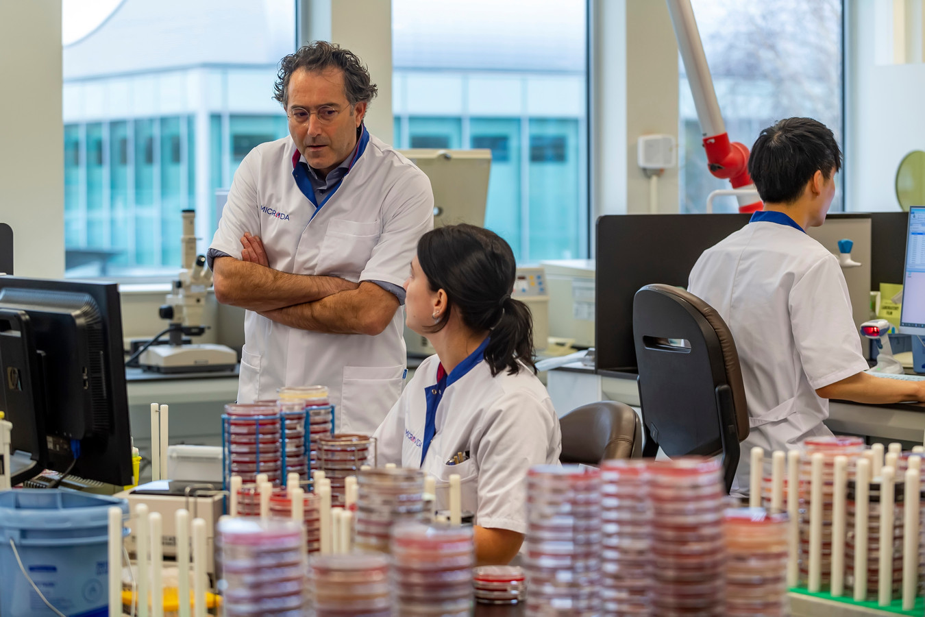 Hij leidt het coronatestlab: ’Ik heb intussen een bloedhekel aan ja ...