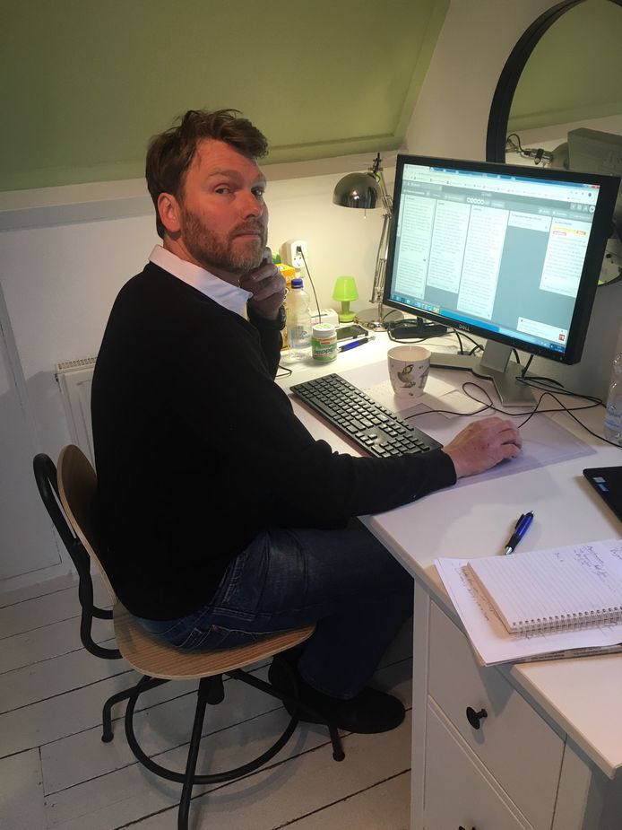Achter de Schermen bij de Stentor. 
Jan van Mullem, Chef Uit van De Stentor.