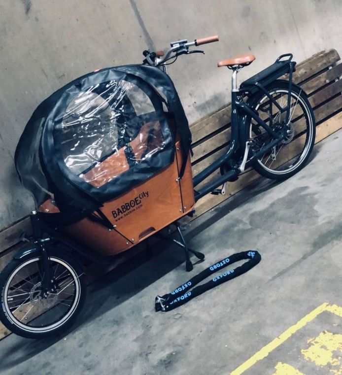 De van diefstal afkomstige bakfiets