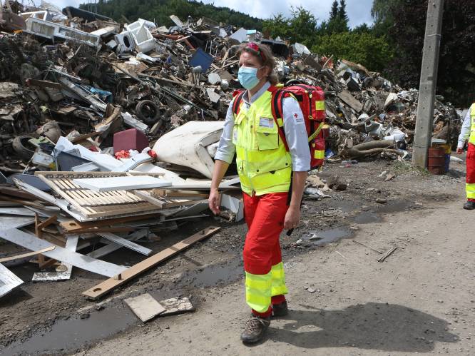 In het spoor van de Rode Kruis-vrijwilligers die hun vrije tijd opofferen om te helpen: “Elektriciteit is er nog steeds niet”