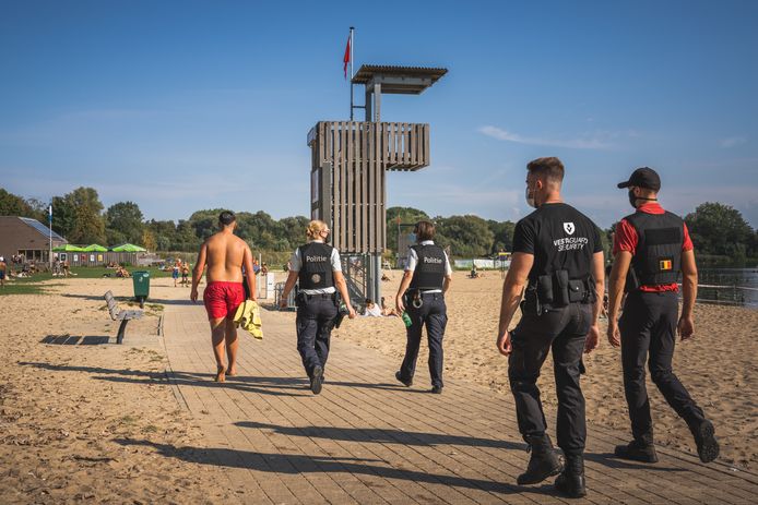 Politie Haalt 50 Overtreders Uit Water In Blaarmeersen Waarom Mag Je Tijdens Deze Mooie Nazomer Niet Zwemmen Gent Pzc Nl