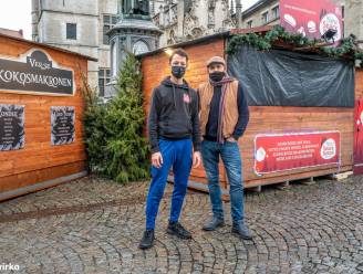 Jens (19) verhuist met kerstchalet naar winkelstraat: “We gaan hamburgers verkopen in de Nieuwstraat”