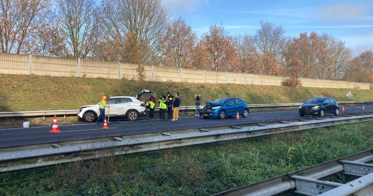 Rechterrijstrook A58 bij Ulvenhout dicht door ongeluk, vertraging vanaf Tilburg.