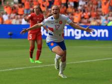 Oranje Leeuwinnen na krankzinnige slotfase nét geen groepswinnaar, Frankrijk wacht in kwartfinale