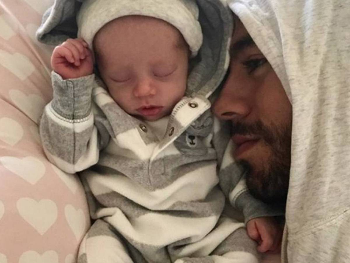 Zo schattig: Enrique Iglesias deelt allereerste babyfoto | Celebrities |  hln.be