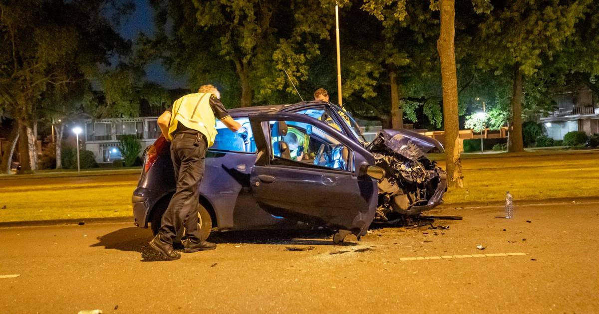 Drie personen gewond bij ernstig ongeluk in Eindhoven.
