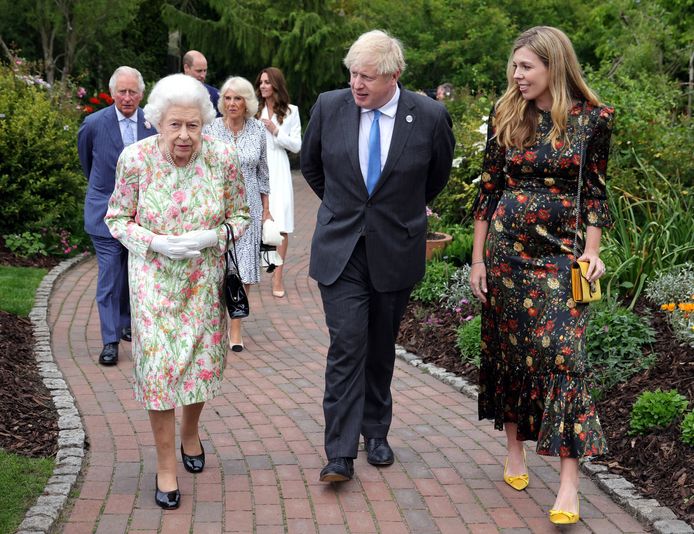 Queen Elizabeth en Boris Johnson eerder dit jaar.