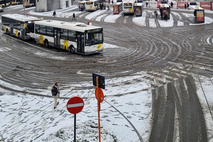 Sinds 13 uur rijden er geen bussen van De Lijn meer uit in de provincie Limburg.