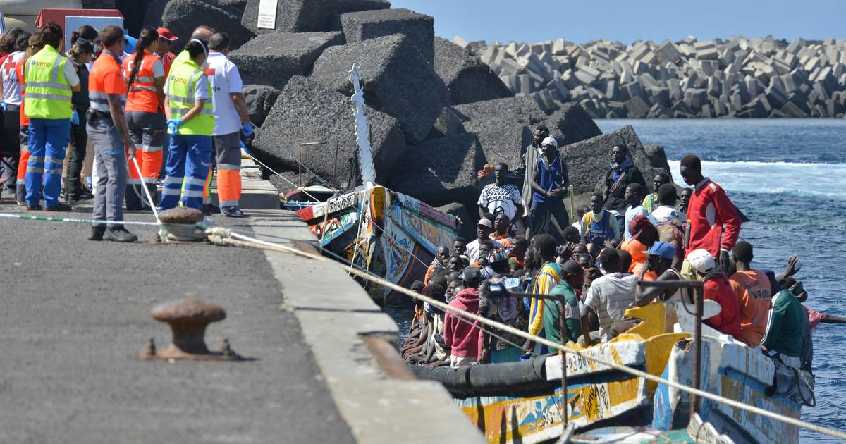 Nearly 1,500 migrants arrived in the Canary Islands in one weekend |  outside