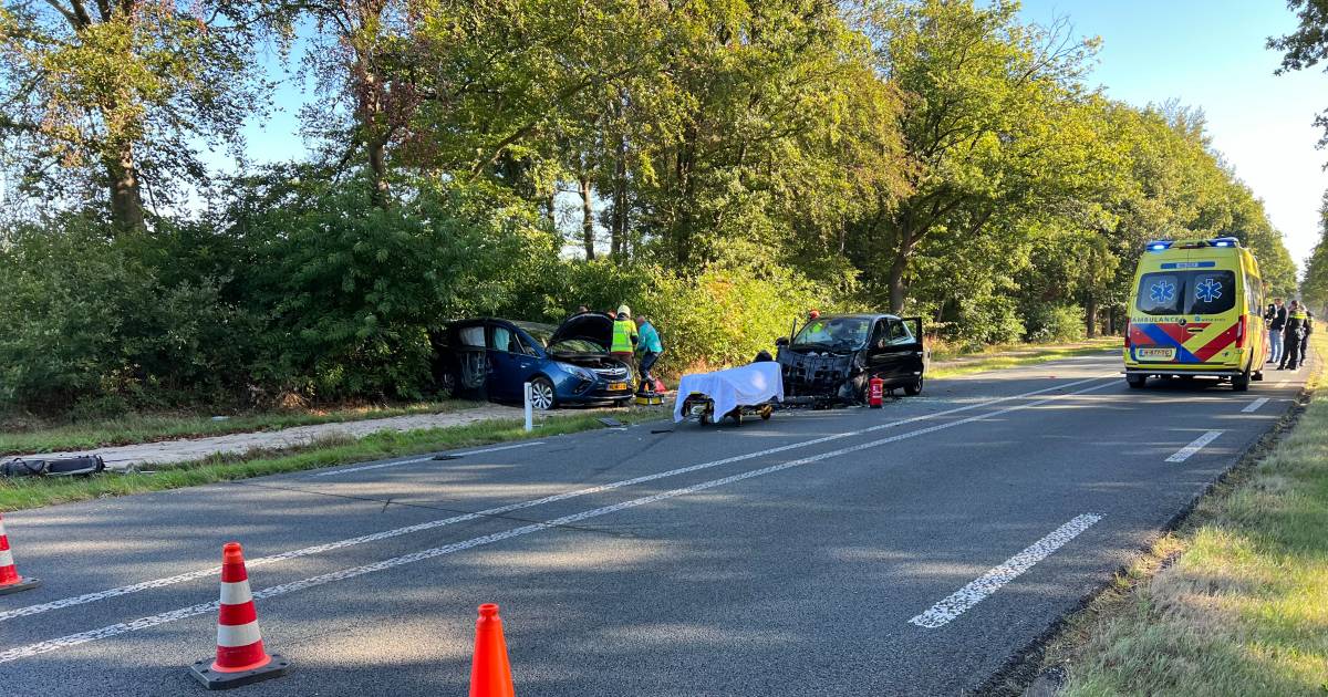 Eén van drie gewonden bij heftig ongeluk tussen Lochem en Zutphen overleden: ‘Een trieste dag’.