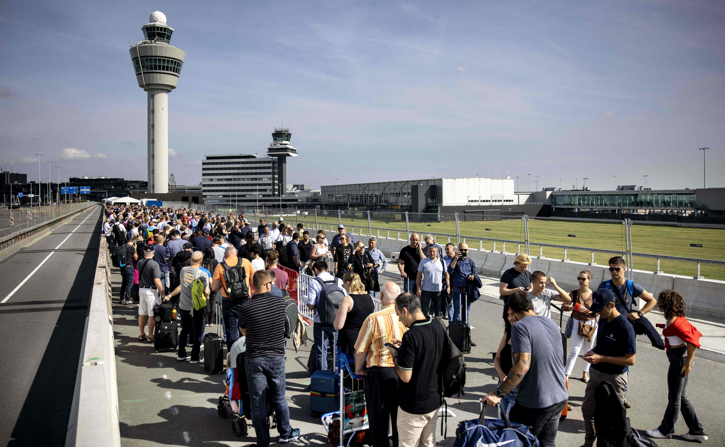 La queue pour accéder à l’aéroport d’Amsterdam-Schiphol (12 septembre)