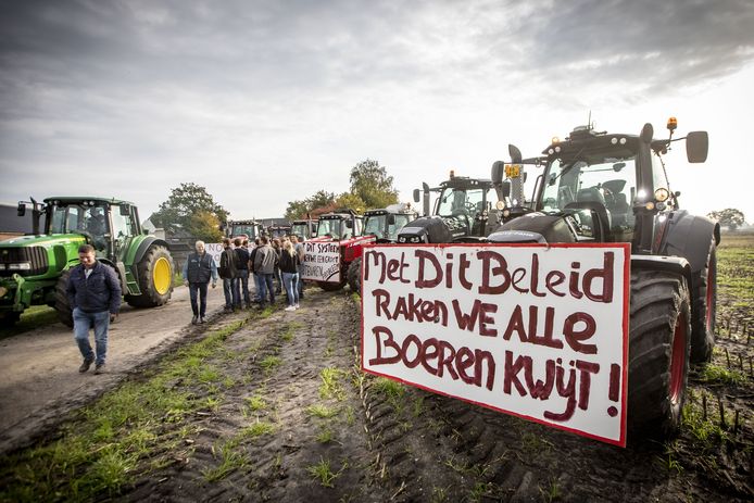 Vanuit Tubbergen vertrekken boeren gezamenlijk naar Zwolle.