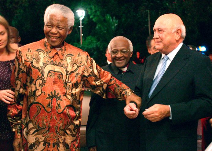 Kiri ke kanan: Pemimpin sejarah Afrika Selatan: Nelson Mandela, Desmond Tutu dan FWD Klerk.