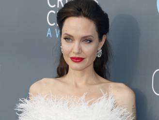 Trendalert: gaan we binnenkort allemaal voor een nieuwe kaaklijn à la Angelina Jolie?