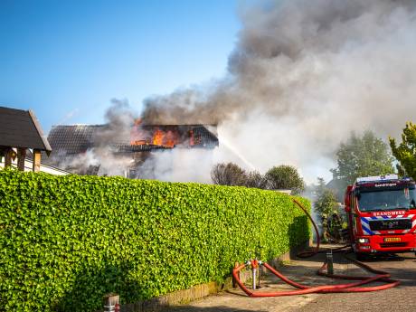 Verwoestende woningbrand in Ulft, border collie ontvlucht de vlammen