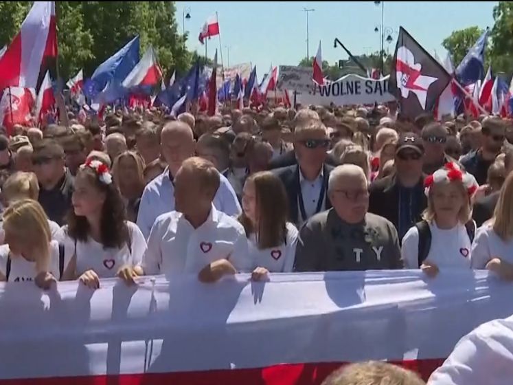 Honderdduizenden mensen lopen antiregeringsmars in Polen