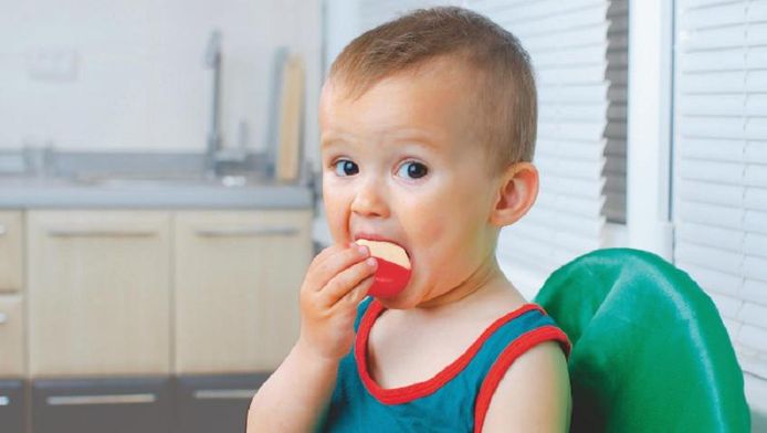 Weer Peuter 2 5 Gestikt In Babybel Laat Kinderen Nooit Eten En Spelen Binnenland Hln Be