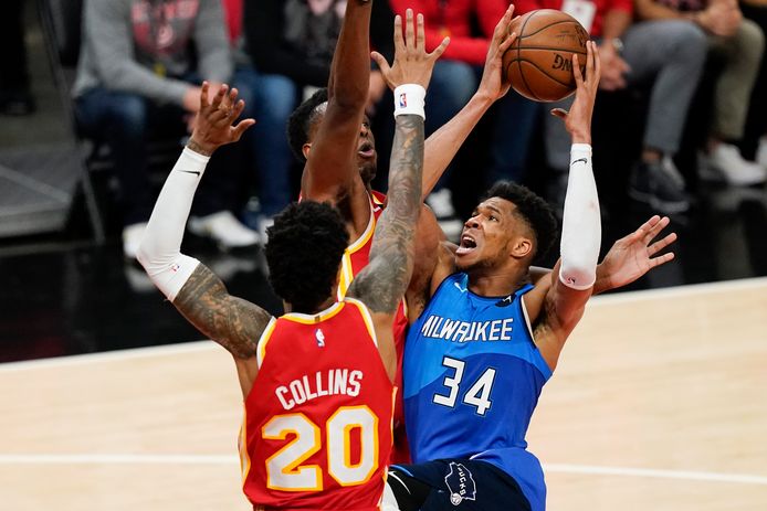 John Collins en Giannis Antetokounmpo.