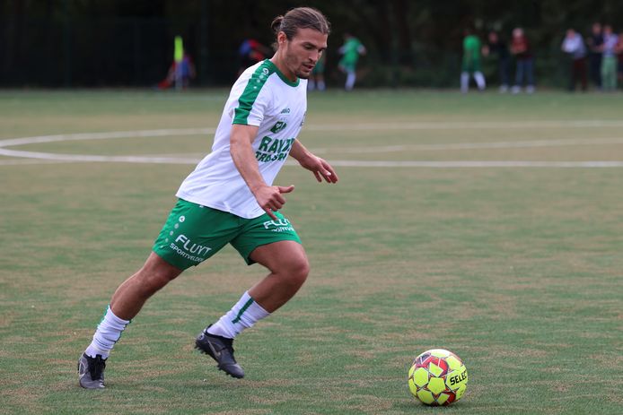 Fatih Calgan (28) scoorde een prachtig doelpunt tegen Wambeek Ternat.