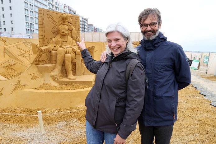 “Ik ben echt onder de indruk van de sculpturen”, aldus Machteld Timmermans (Goedele) die kwam kijken met haar echte man Danny.