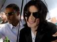 Les girafes mortes de Michael Jackson déterrées à cause de l'odeur