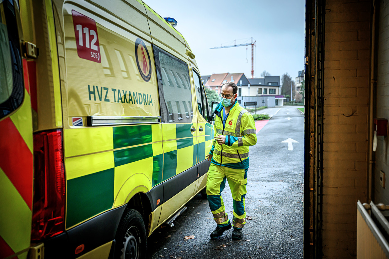 Nieuwjaar op de spoedafdeling: ‘Het was gewelddadiger dan anders: mensen hebben gevochten met gebroken glazen en flessen.’ Beeld Geert Van de Velde