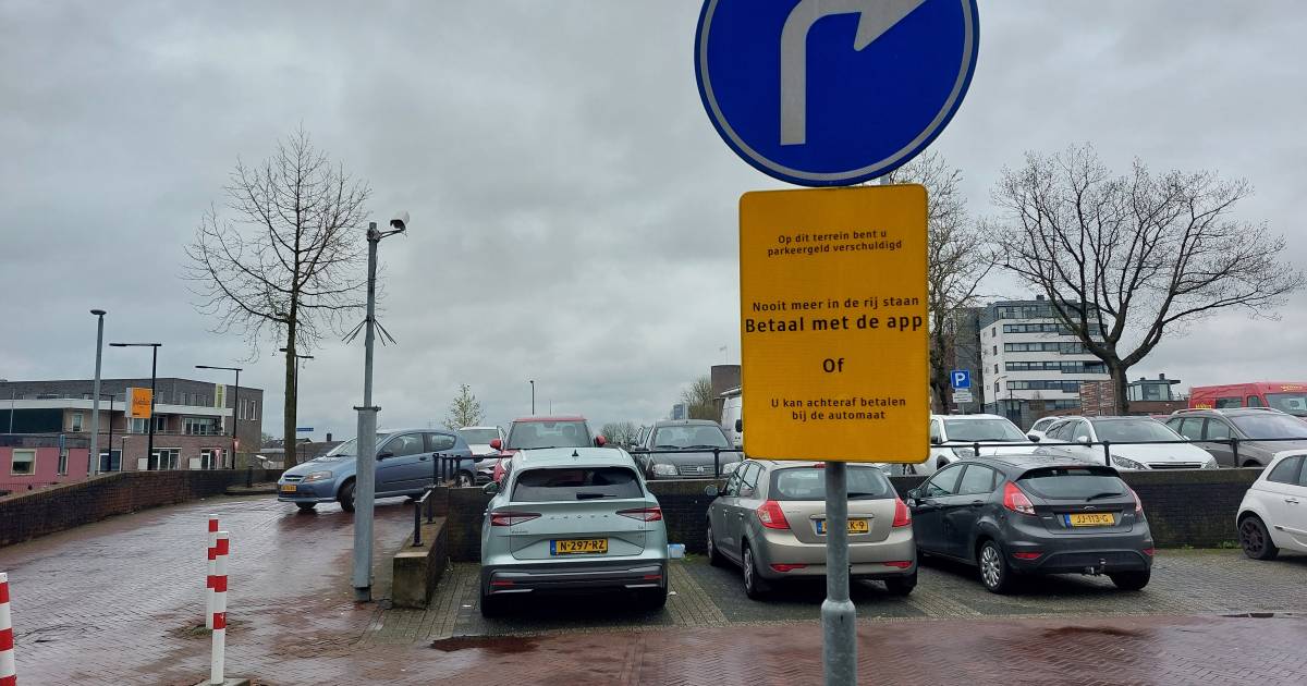 TKOOFN Radar Kit 8 Zwarte Sensoren - Auto Parkeersysteem Met Digitale LED Display Voor Veiliger Achteruitrijden