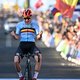 Belg Remco Evenepoel (22) wint WK wielrennen, Van der Poel geeft op na arrestatie en nacht op politiebureau
