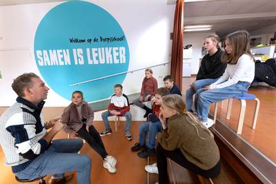 Op deze basisschool in Halle is van alles gratis: zwemmen, typeles en tien schoolreisjes per jaar