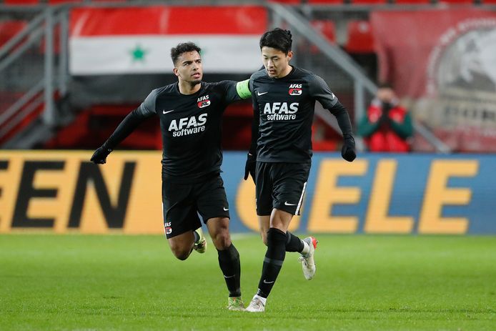 Owen Wijndal en Yukimara Sugawara vieren de gelijkmaker.