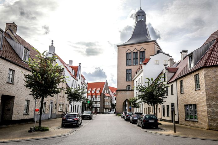 Heulebrug telt momenteel 1.220 vaste inwoners verdeeld over 465 woningen. Daarmee is deze nieuwe woonwijk van Heist al groter dan de deelgemeente Ramskapelle.