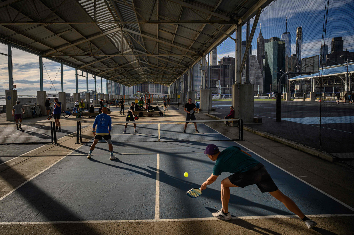 De publieke pickleballvelden in Brooklyn lokken heel wat volk. Beeld AFP